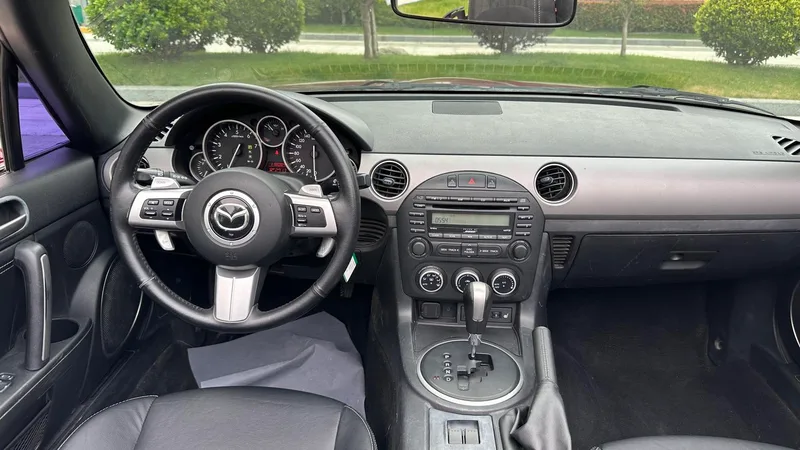 Mazda MX-5 2009 2.0 intérieur photo 12 Mazda MX-5 2009 2.0 intérieur photo 12