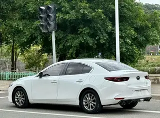 Mazda Mazda3 Axela 2021 1.5L Автоматическая качественная версия экстерьер фото 3