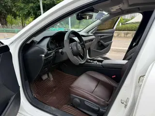 Mazda Mazda3 Axela 2021 1.5L Автоматическая качественная версия интерьер фото 6