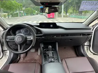 Mazda Mazda3 Axela 2021 1.5L Автоматическая качественная версия интерьер фото 8