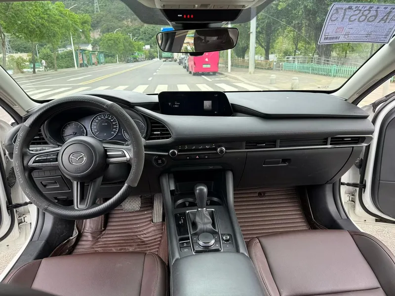 Mazda Mazda3 Axela 2021 1.5L Автоматическая качественная версия интерьер фото 8