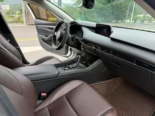 Mazda Mazda3 Axela 2021 1.5L Автоматическая качественная версия интерьер фото 9