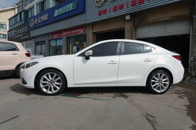 Mazda Mazda3 Axela 2014 Three-box 2.0L Automatic Sport exterior photo 3 Mazda Mazda3 Axela 2014 Three-box 2.0L Automatic Sport exterior photo 3