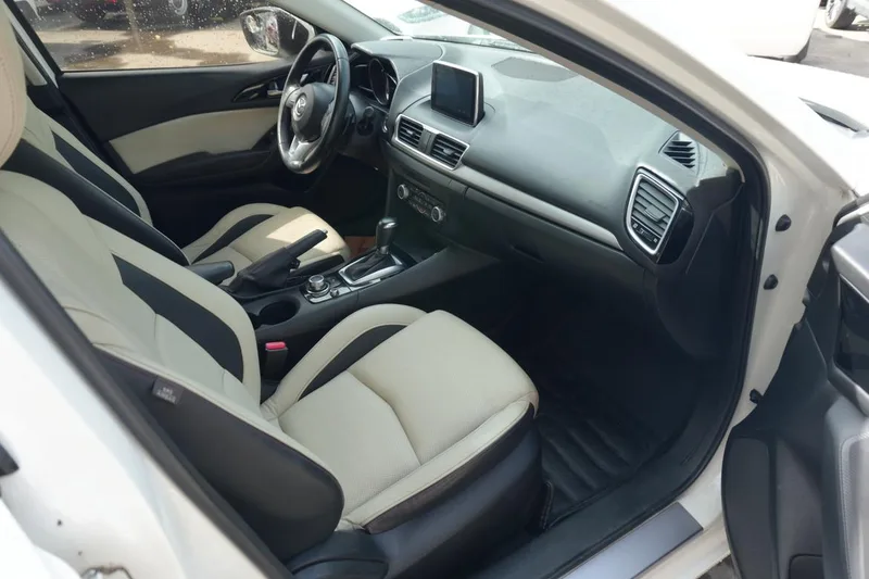 Mazda Mazda3 Axela 2014 Three-box 2.0L Automatic Sport interior photo 7 Mazda Mazda3 Axela 2014 Three-box 2.0L Automatic Sport interior photo 7