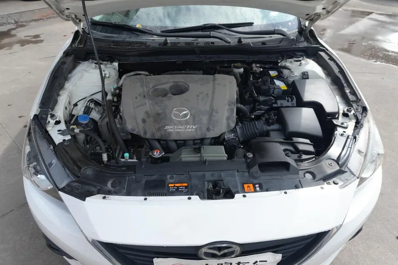 Mazda Mazda3 Axela 2014 Three-box 2.0L Automatic Sport interior photo 12 Mazda Mazda3 Axela 2014 Three-box 2.0L Automatic Sport interior photo 12