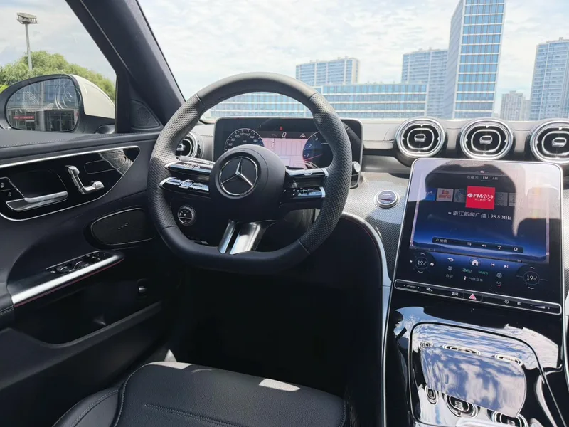 Mercedes-Benz C-Class 2025 Restyling C 260 L Sports version interior photo 10 Mercedes-Benz C-Class 2025 Restyling C 260 L Sports version interior photo 10