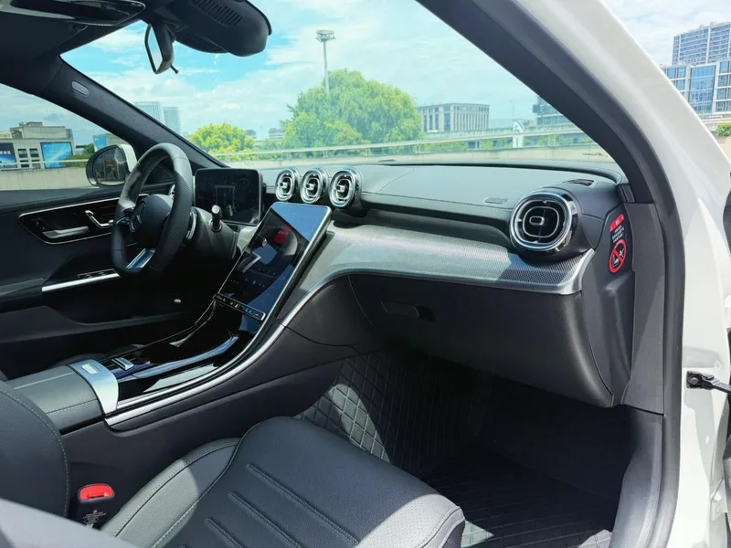 Mercedes-Benz C-Class 2025 Restyling C 260 L Sports version interior photo 11 Mercedes-Benz C-Class 2025 Restyling C 260 L Sports version interior photo 11