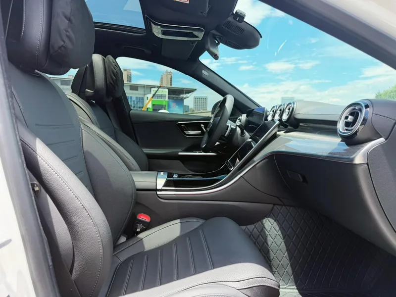 Mercedes-Benz C-Class 2025 Restyling C 260 L Sports version interior photo 12 Mercedes-Benz C-Class 2025 Restyling C 260 L Sports version interior photo 12