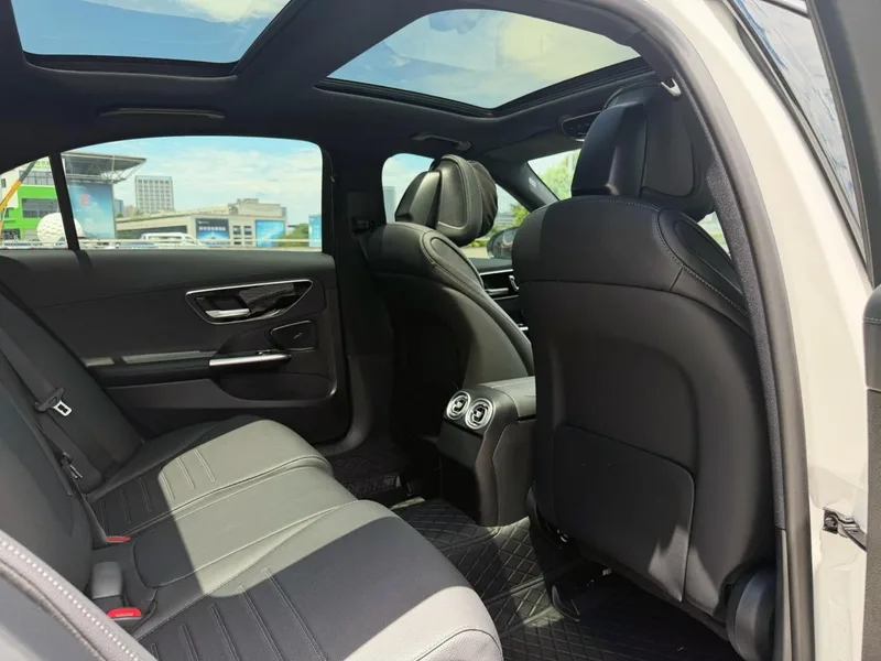 Mercedes-Benz C-Class 2025 Restyling C 260 L Sports version interior photo 13 Mercedes-Benz C-Class 2025 Restyling C 260 L Sports version interior photo 13
