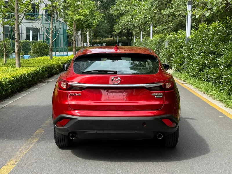 Mazda CX-4 2018 2.0L Автоматический двухприводный Blue Sky Discovery Edition Страна В. экстерьер фото 4