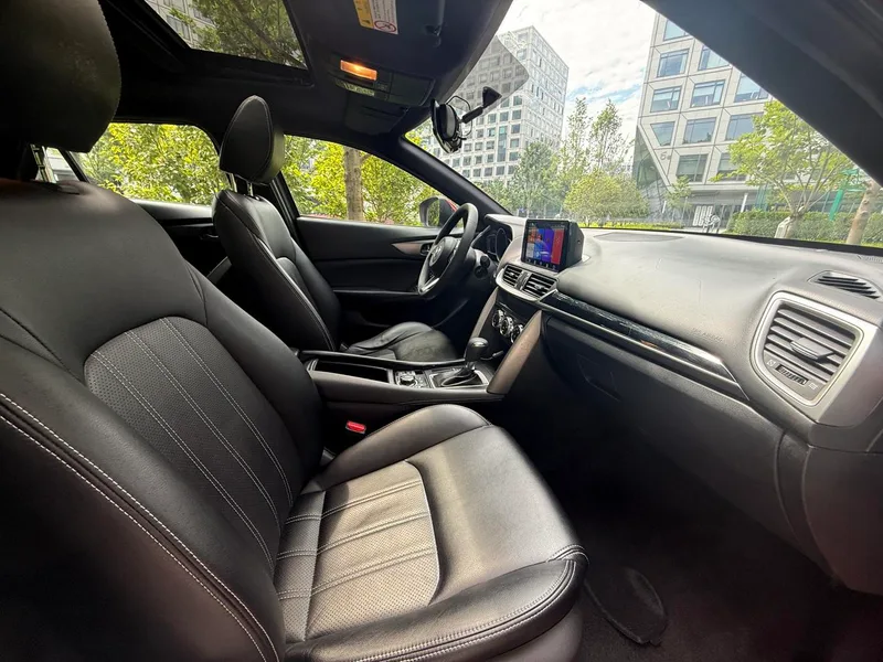 Mazda CX-4 2018 2.0L Автоматический двухприводный Blue Sky Discovery Edition Страна В. интерьер фото 8