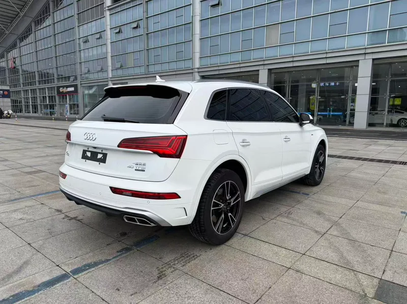 Audi Q5L 2022 40T Модный и динамичный интерьер фото 11 Audi Q5L 2022 40T Модный и динамичный интерьер фото 11