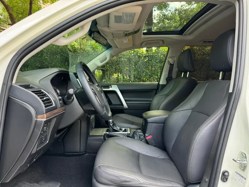 Toyota Prado 2018 3.5L Automatique TX-L Pin de secours à l'arrière extérieur photo 7 Toyota Prado 2018 3.5L Automatique TX-L Pin de secours à l'arrière extérieur photo 7