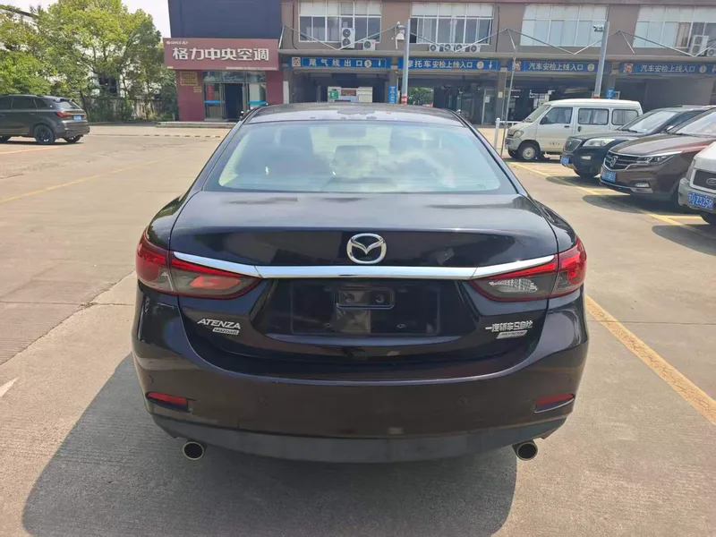 Mazda Atenza 2017 2.0L Edición Deluxe Blue Sky exterior foto 3 Mazda Atenza 2017 2.0L Edición Deluxe Blue Sky exterior foto 3