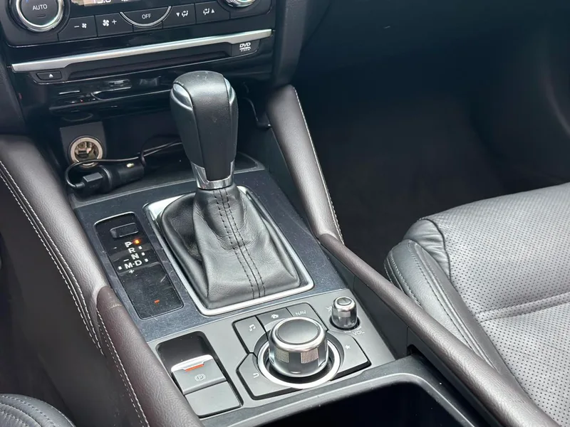 Mazda Atenza 2018 2.5L Blue Sky Sport Edition China V interior photo 9
