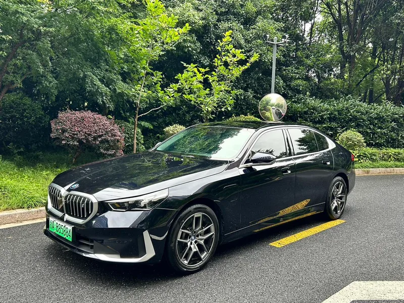 BMW i5 2024 eDrive35L Ensemble de luxe extérieur photo 1 BMW i5 2024 eDrive35L Ensemble de luxe extérieur photo 1