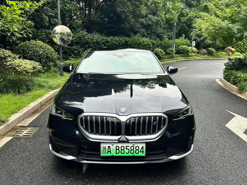 BMW i5 2024 eDrive35L Ensemble de luxe extérieur photo 2 BMW i5 2024 eDrive35L Ensemble de luxe extérieur photo 2