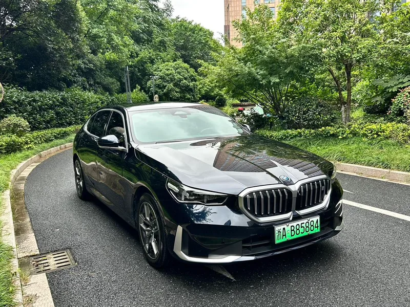 BMW i5 2024 eDrive35L Ensemble de luxe extérieur photo 3 BMW i5 2024 eDrive35L Ensemble de luxe extérieur photo 3