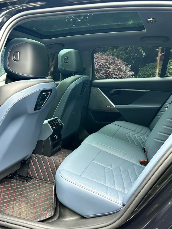 BMW i5 2024 eDrive35L Ensemble de luxe intérieur photo 9 BMW i5 2024 eDrive35L Ensemble de luxe intérieur photo 9