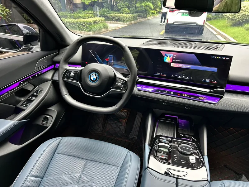 BMW i5 2024 eDrive35L Ensemble de luxe intérieur photo 12 BMW i5 2024 eDrive35L Ensemble de luxe intérieur photo 12