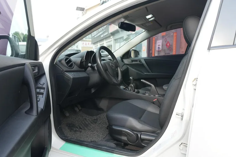 Mazda Mazda3 Xingcheng 2015 Hatchback 1.6L Tipo de confort manual exterior foto 3 Mazda Mazda3 Xingcheng 2015 Hatchback 1.6L Tipo de confort manual exterior foto 3