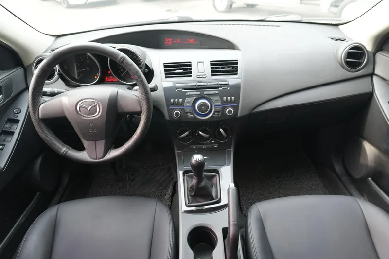 Mazda Mazda3 Xingcheng 2015 Hatchback 1.6L Tipo de confort manual exterior foto 5 Mazda Mazda3 Xingcheng 2015 Hatchback 1.6L Tipo de confort manual exterior foto 5