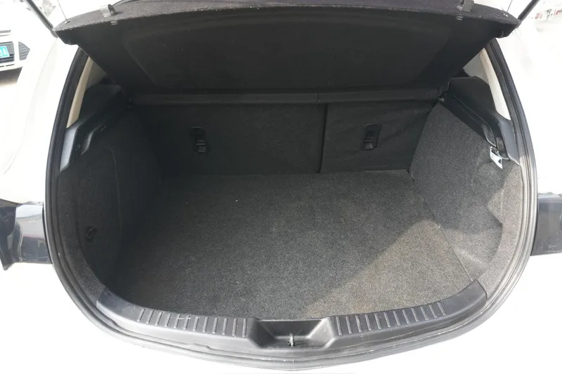 Mazda Mazda3 Xingcheng 2015 Hatchback 1.6L Tipo de confort manual interior foto 10 Mazda Mazda3 Xingcheng 2015 Hatchback 1.6L Tipo de confort manual interior foto 10
