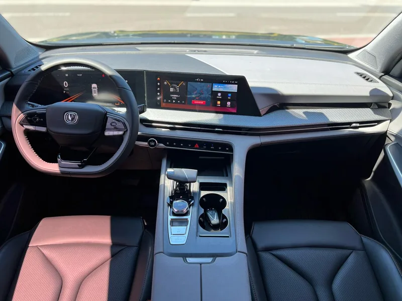 Changan CS75 PLUS 2023 Second generation 1.5T Auto Elite interior photo 12 Changan CS75 PLUS 2023 Second generation 1.5T Auto Elite interior photo 12