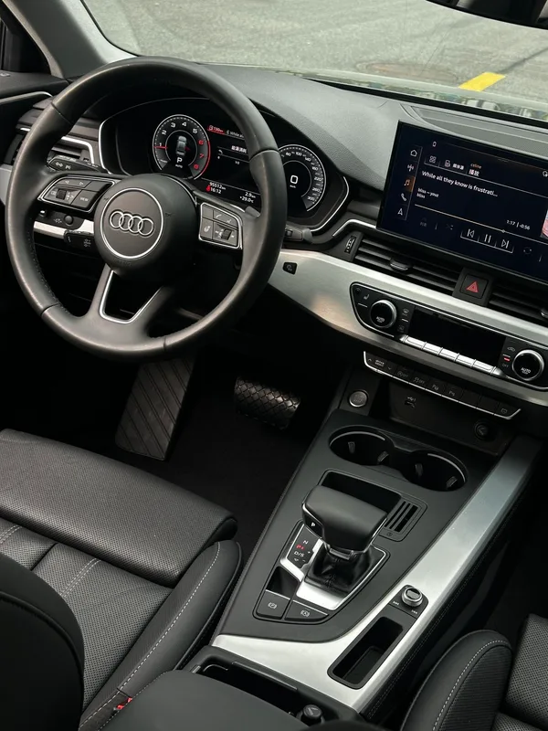 Audi A4L 2022 40 TFSI Deluxe dinámico interior foto 13 Audi A4L 2022 40 TFSI Deluxe dinámico interior foto 13