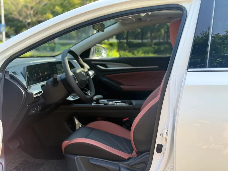 Changan Eado 2023 PLUS Versión de disfrute Ballena azul NE 1.4T GDI DCT Acabado premium exterior foto 4
