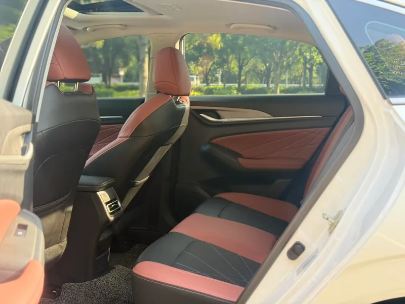 Changan Eado 2023 PLUS Versión de disfrute Ballena azul NE 1.4T GDI DCT Acabado premium interior foto 11