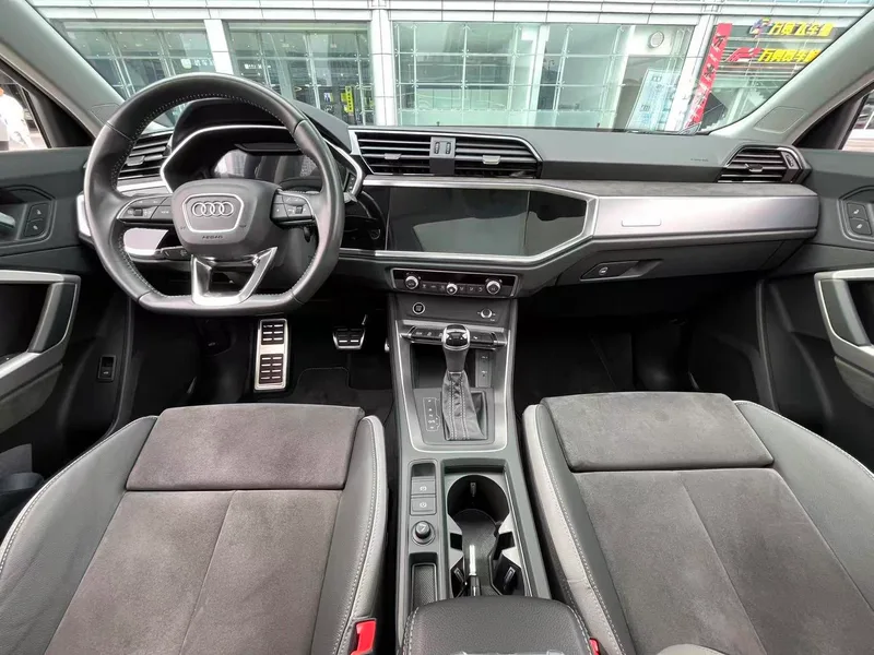 Audi Q3 2021 40 TFSI Mode dynamique intérieur photo 10 Audi Q3 2021 40 TFSI Mode dynamique intérieur photo 10