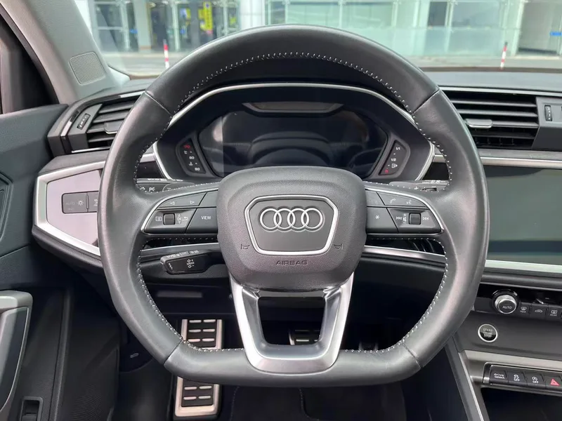 Audi Q3 2021 40 TFSI Mode dynamique intérieur photo 12 Audi Q3 2021 40 TFSI Mode dynamique intérieur photo 12