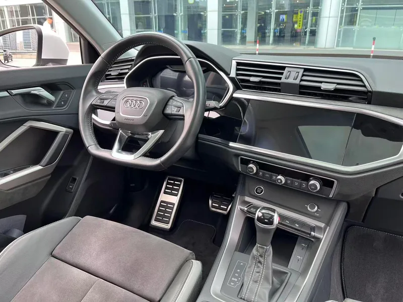 Audi Q3 2021 40 TFSI Mode dynamique intérieur photo 15 Audi Q3 2021 40 TFSI Mode dynamique intérieur photo 15