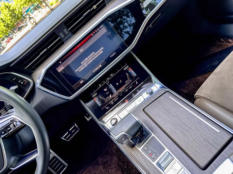 Audi A7L 2022 55 TFSI quattro S-line Черный костюм типа Чжиюань интерьер фото 12 Audi A7L 2022 55 TFSI quattro S-line Черный костюм типа Чжиюань интерьер фото 12