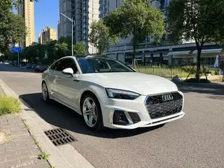 Audi A5 2023 Sportback 40 TFSI Модный и динамичный экстерьер фото 3 Audi A5 2023 Sportback 40 TFSI Модный и динамичный экстерьер фото 3