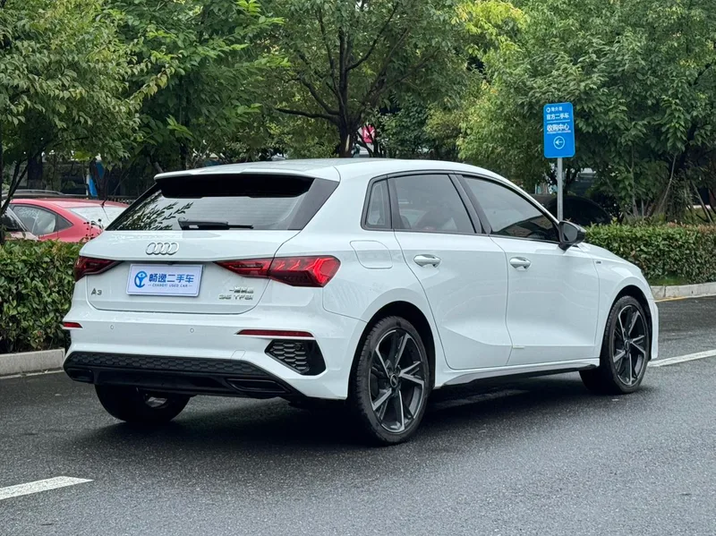 Audi A3 2022 Sportback 35 TFSI Модный спортивный тип экстерьер фото 3 Audi A3 2022 Sportback 35 TFSI Модный спортивный тип экстерьер фото 3