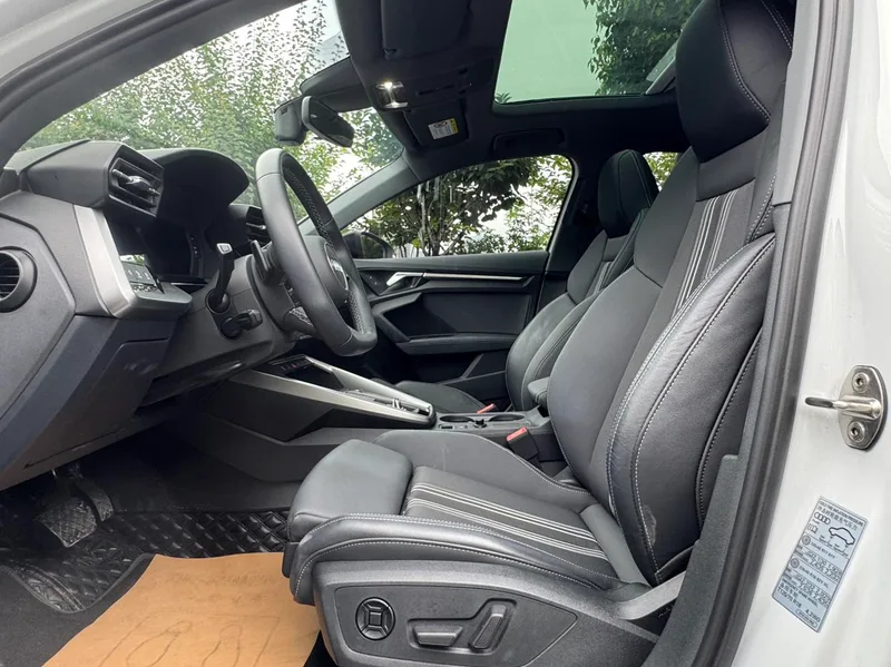 Audi A3 2022 Sportback 35 TFSI Модный спортивный тип интерьер фото 14 Audi A3 2022 Sportback 35 TFSI Модный спортивный тип интерьер фото 14