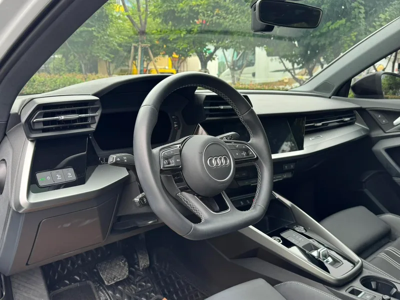 Audi A3 2022 Sportback 35 TFSI Модный спортивный тип интерьер фото 15 Audi A3 2022 Sportback 35 TFSI Модный спортивный тип интерьер фото 15