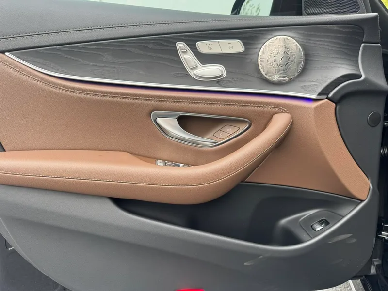 Mercedes-Benz E-Class 2022 Segundo cambio E 300 L De lujo Coche deportivo exterior foto 8 Mercedes-Benz E-Class 2022 Segundo cambio E 300 L De lujo Coche deportivo exterior foto 8