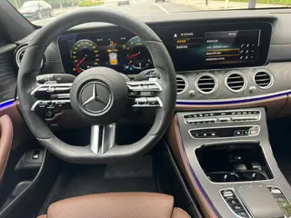 Mercedes-Benz E-Class 2022 Segundo cambio E 300 L De lujo Coche deportivo interior foto 12 Mercedes-Benz E-Class 2022 Segundo cambio E 300 L De lujo Coche deportivo interior foto 12