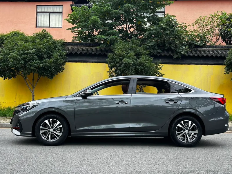 Changan Eado 2025 PLUS 1.4T DCT High-energy version exterior photo 4