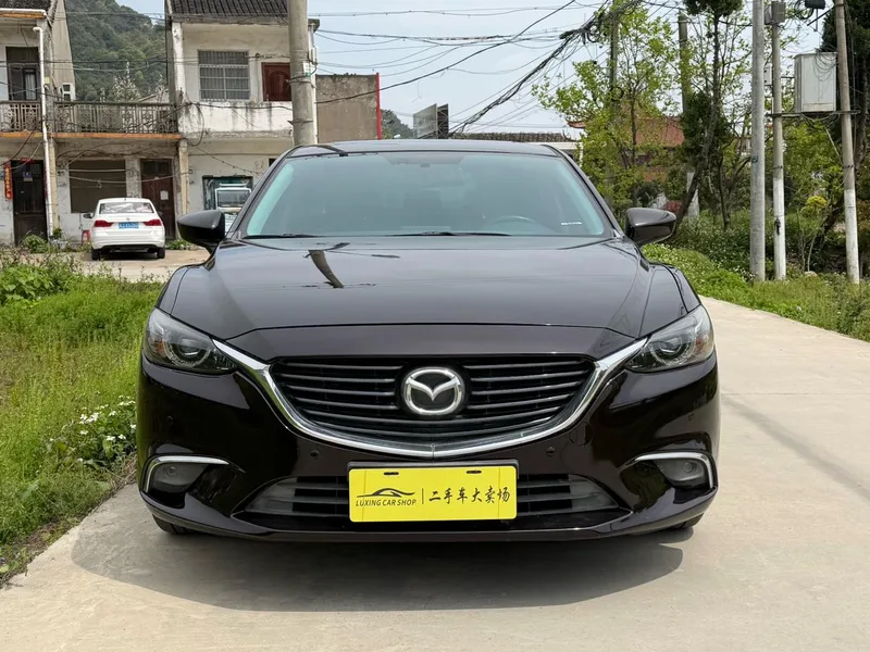 Mazda Atenza 2017 2.0L Edición Deluxe Blue Sky exterior foto 3 Mazda Atenza 2017 2.0L Edición Deluxe Blue Sky exterior foto 3