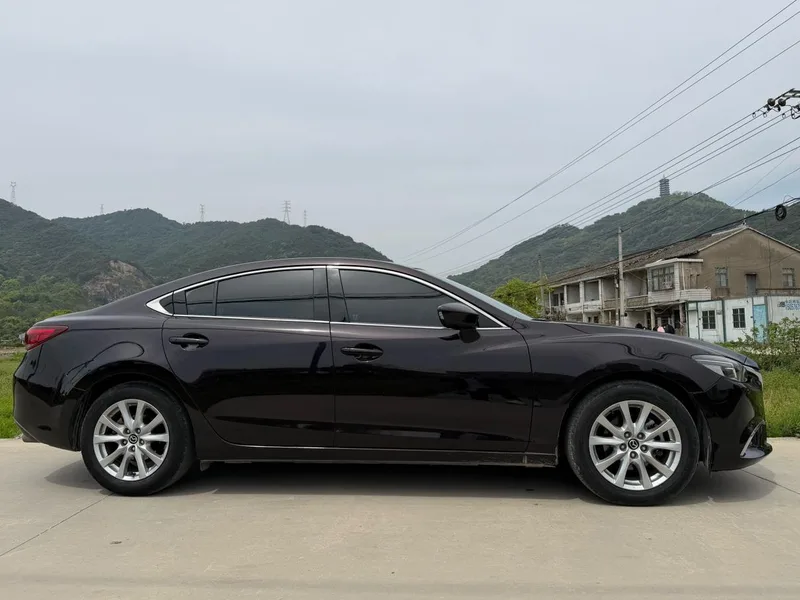 Mazda Atenza 2017 2.0L Edición Deluxe Blue Sky exterior foto 5 Mazda Atenza 2017 2.0L Edición Deluxe Blue Sky exterior foto 5