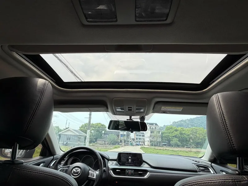 Mazda Atenza 2017 2.0L Edición Deluxe Blue Sky interior foto 12 Mazda Atenza 2017 2.0L Edición Deluxe Blue Sky interior foto 12