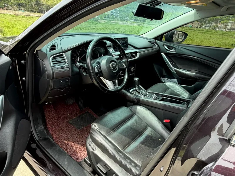 Mazda Atenza 2017 2.0L Edición Deluxe Blue Sky interior foto 13 Mazda Atenza 2017 2.0L Edición Deluxe Blue Sky interior foto 13