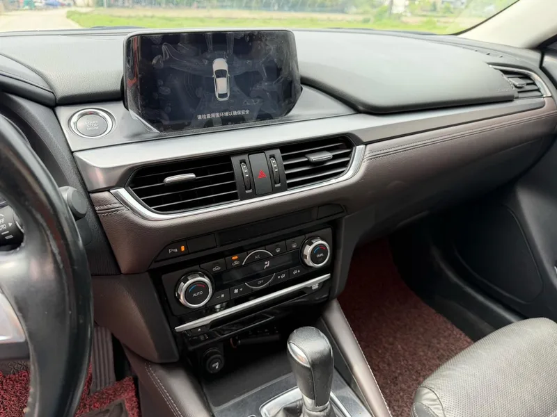 Mazda Atenza 2017 2.0L Edición Deluxe Blue Sky interior foto 20 Mazda Atenza 2017 2.0L Edición Deluxe Blue Sky interior foto 20