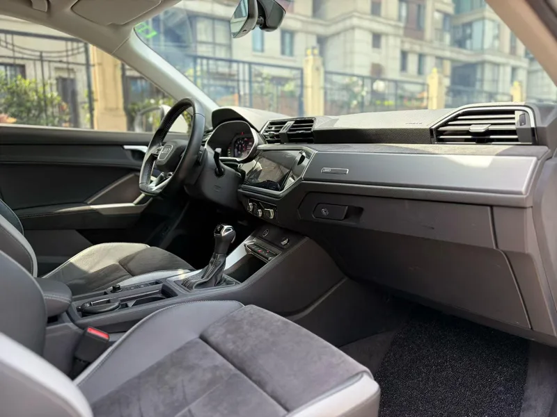 Audi Q3 2021 35 TFSI Tipo dinámico de moda exterior foto 4 Audi Q3 2021 35 TFSI Tipo dinámico de moda exterior foto 4