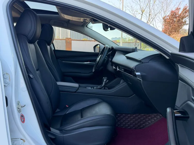 Mazda Mazda3 Axela 2021 2.0L Auto Quality Edition interior photo 14