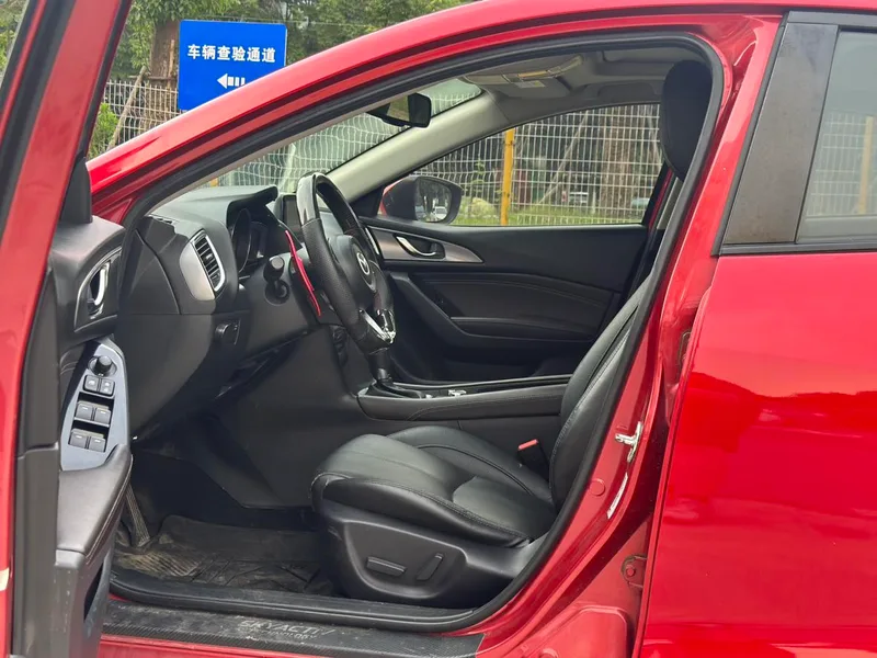 Mazda Mazda3 Axela 2017 Two-box 2.0L Automatic Sport China V interior photo 7 Mazda Mazda3 Axela 2017 Two-box 2.0L Automatic Sport China V interior photo 7